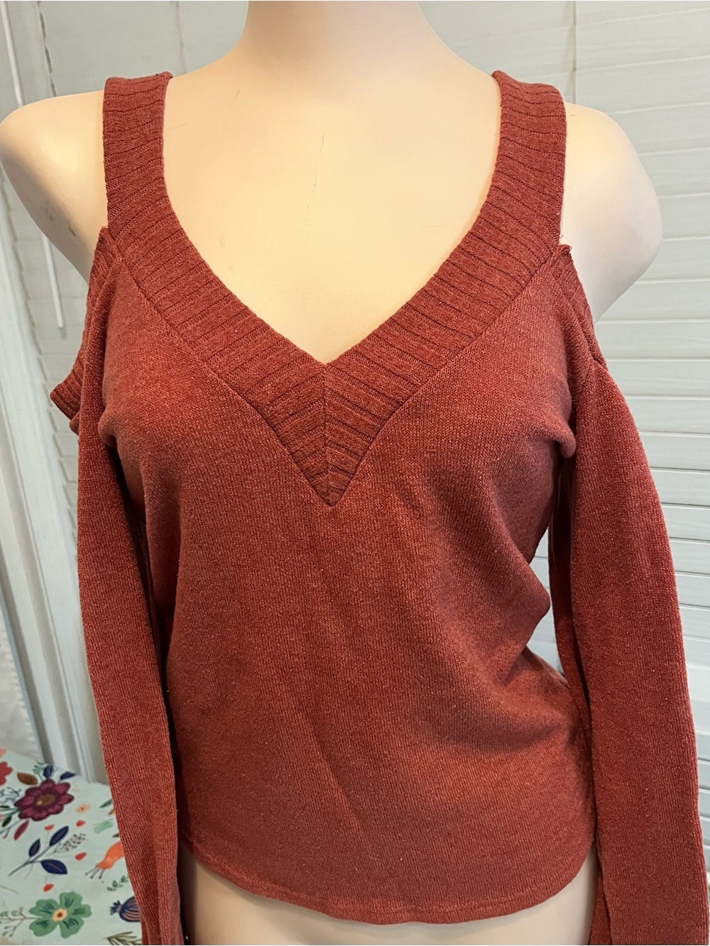 Cold-Shoulder V-Neck Sweater in Rust